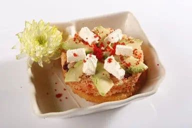 T8b. Pizza aux légumes croustillants (6 mcx) / Crispy Vegetable Pizza (6 pcs)