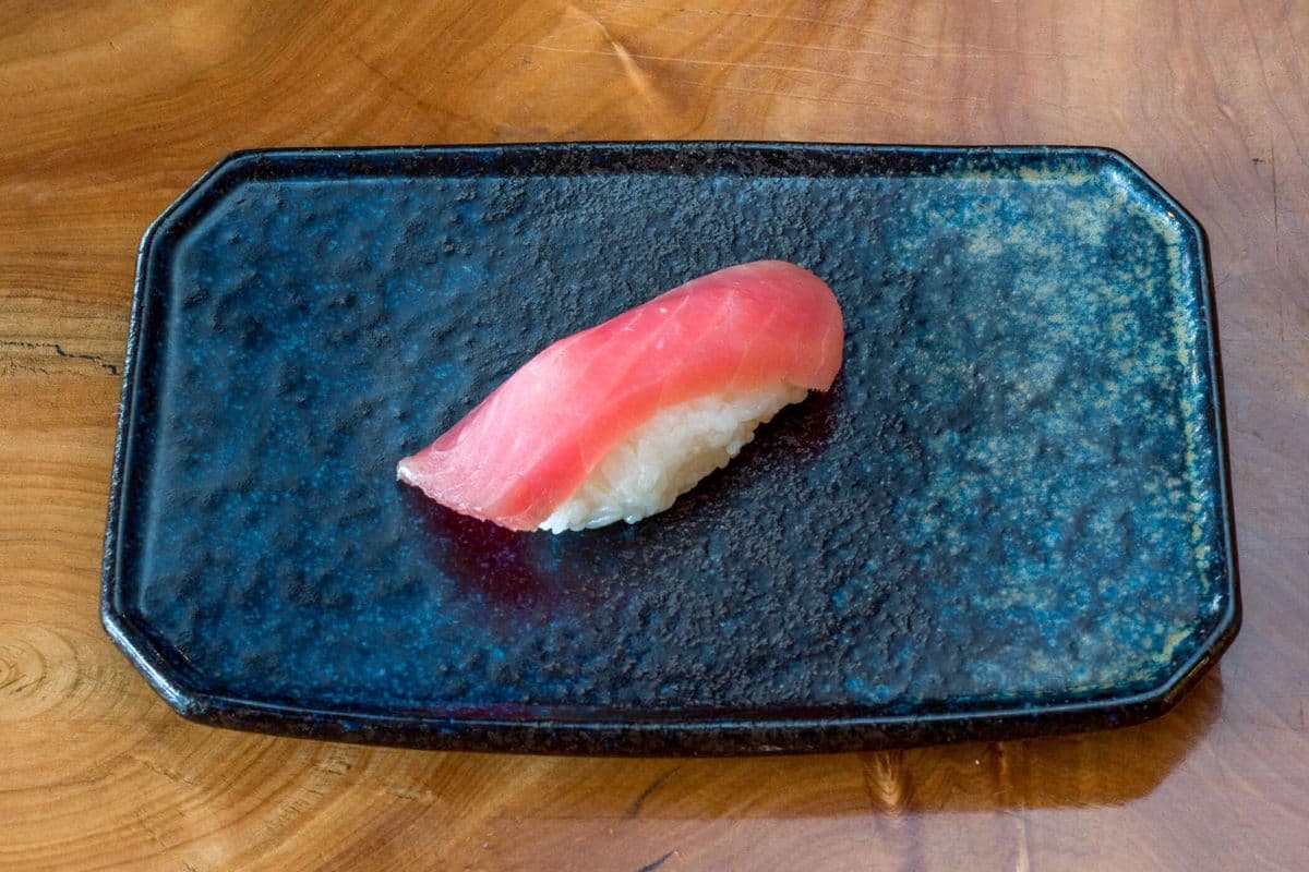 Seared Tuna Sushi (2 pcs)