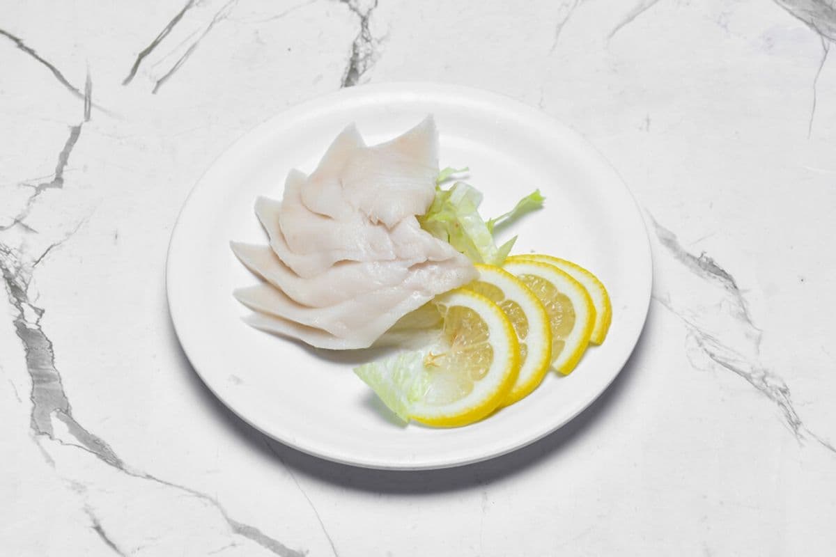 F2. White Tuna Sashimi (6 Pcs)