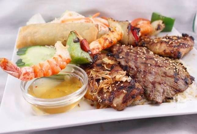 120. Poulet, Bœuf Et Crevettes Grillés / Grilled Chicken, Beef & Shrimp