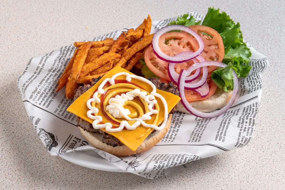 Classic Charbroiled Burger (7 oz)