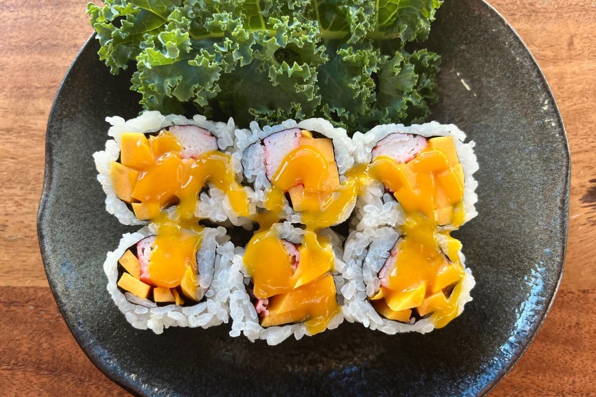 117A. Mango Crab Roll (6 pcs)