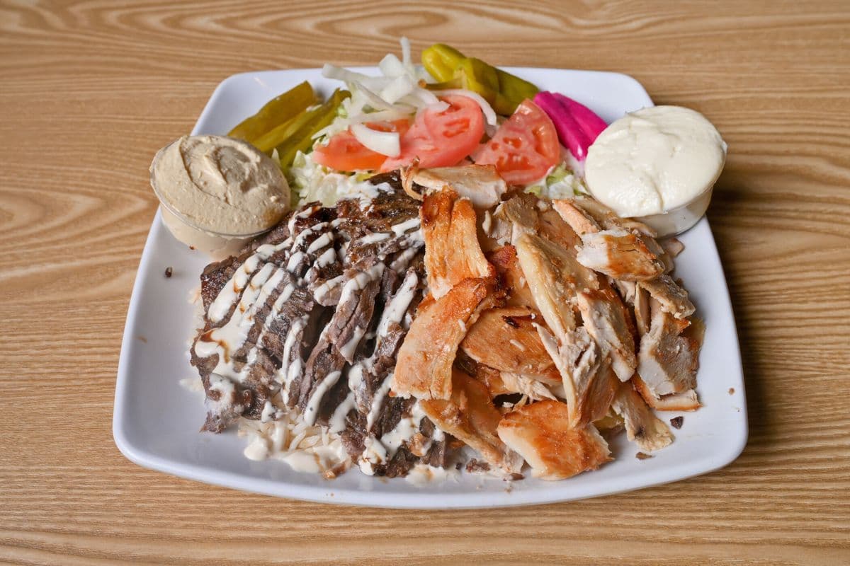 Assiette Mixte Shish Taouk et Shawarma / Shish Taouk & Shawarma Mixed Platter