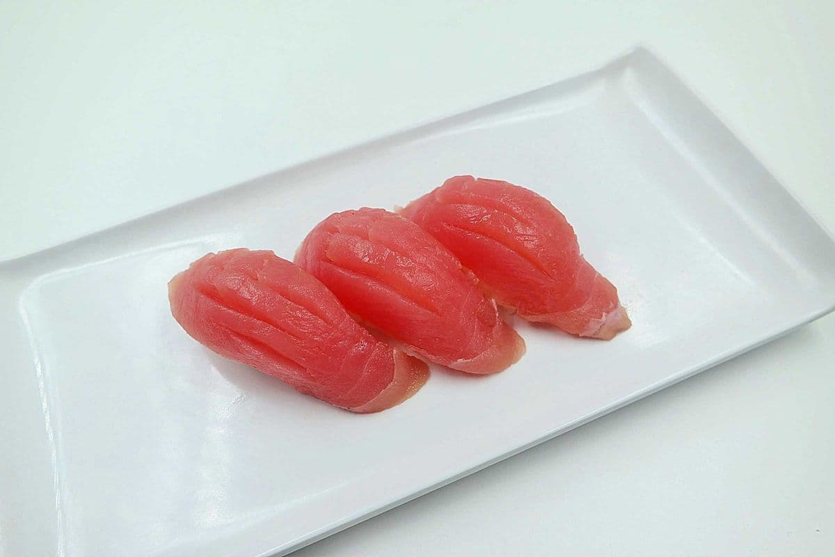Tuna Sushi (3pcs)