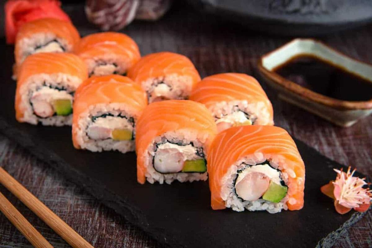Salmon Passion Roll (8 pcs)