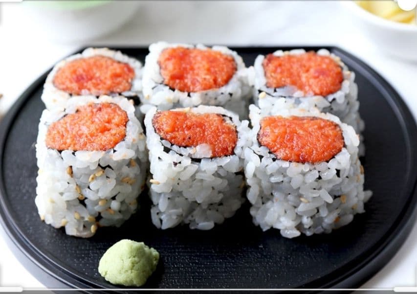 18.Spicy Tuna Roll 8pcs (350 Cal)