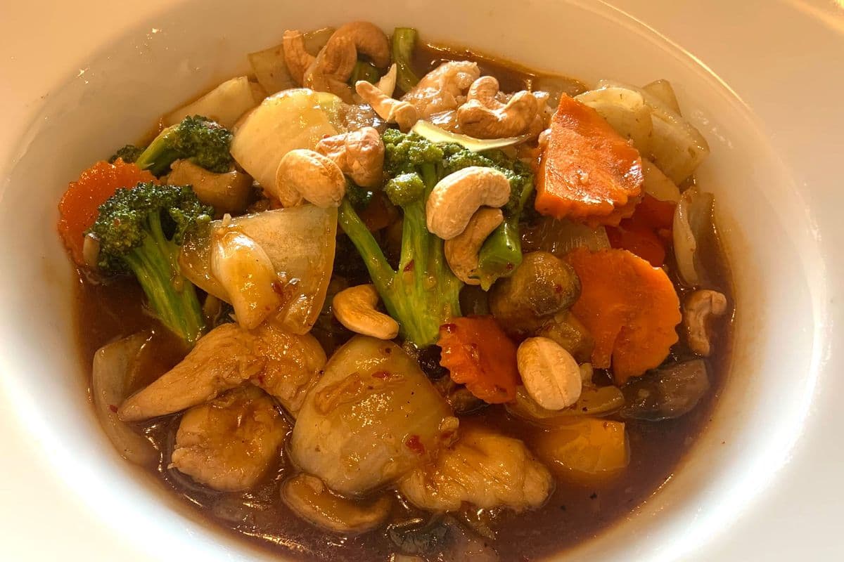 36. Cashew Nut Stir-Fry / Pad Med Ma Muang(ผัดเม็ดมะม่วง)