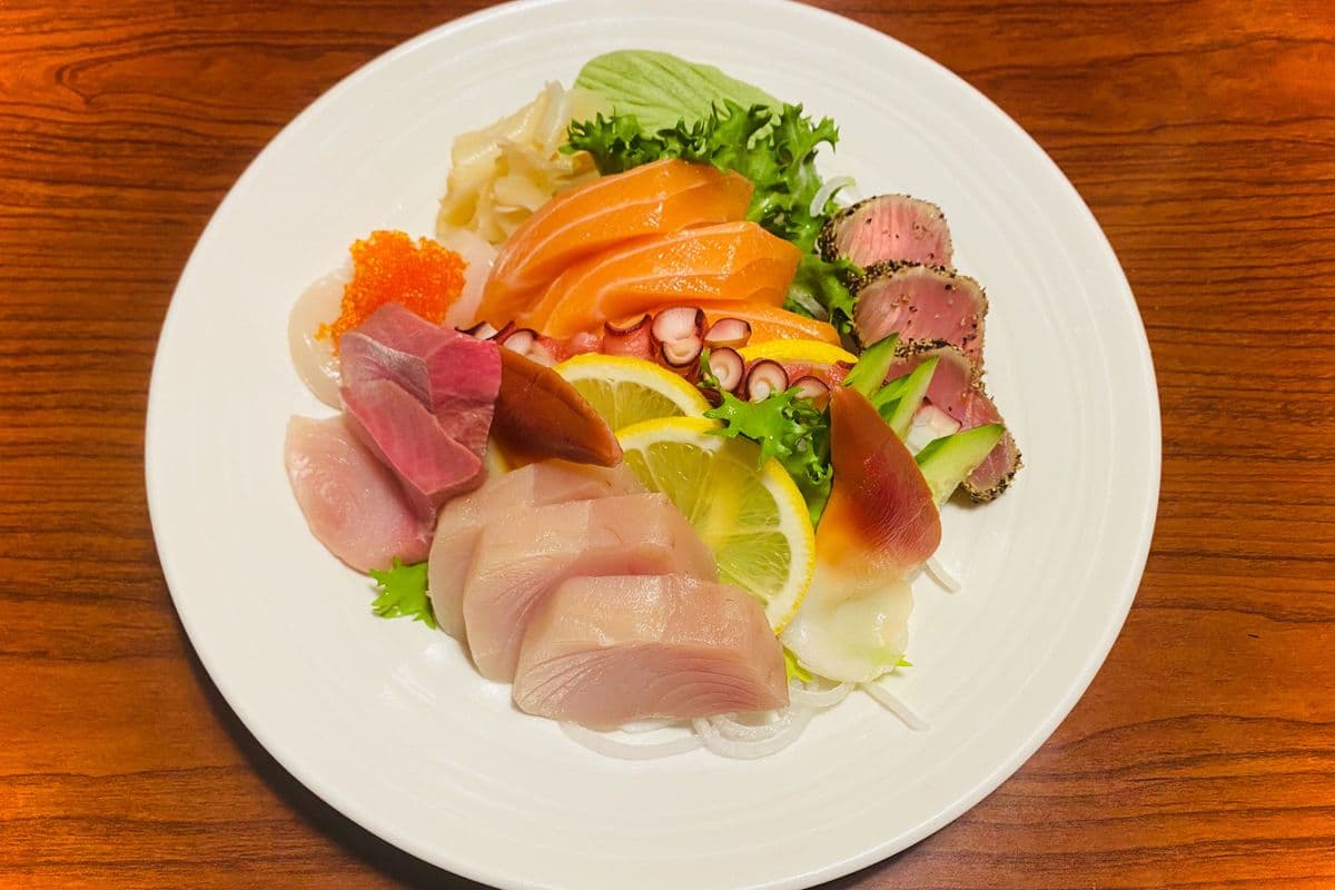 Assorted Sashimi (16 pcs)