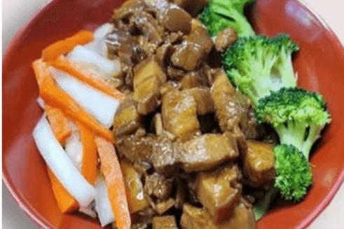卤肉饭 / Braised Pork Rice Bowl