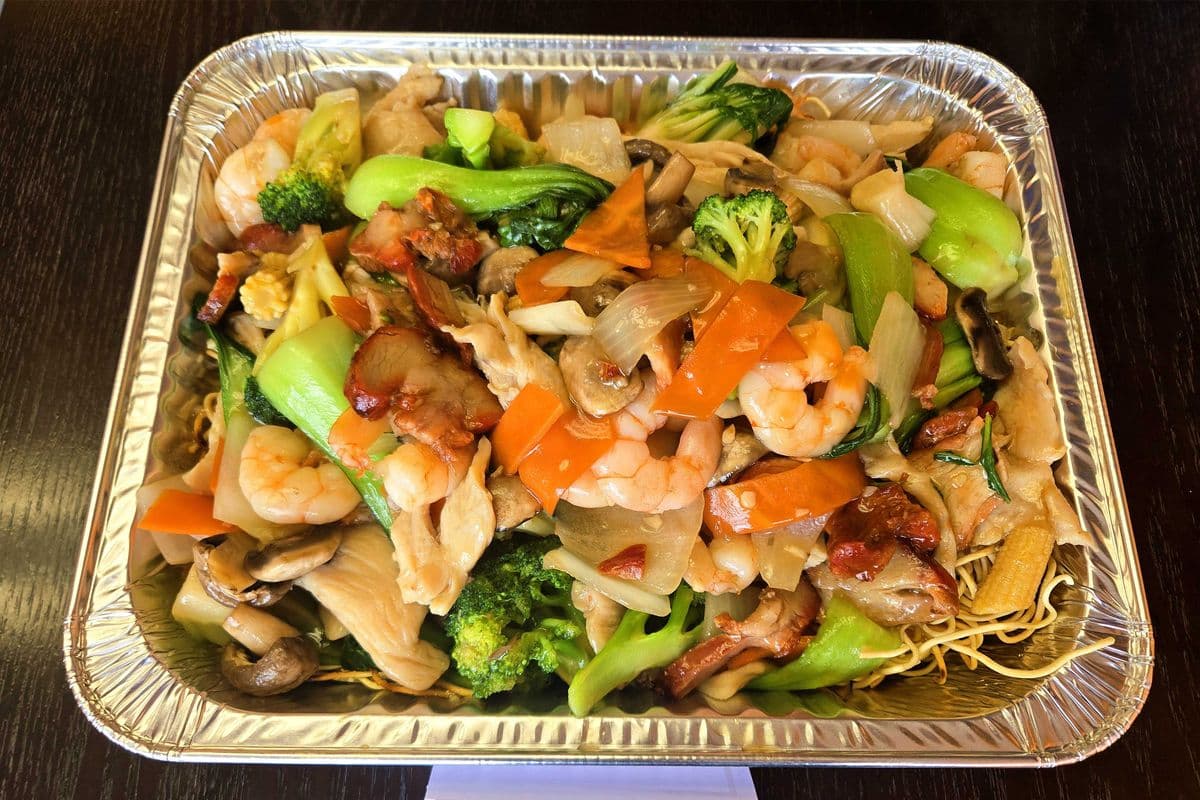 0124. Cantonese Fried Noodles (party tray)