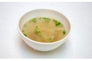 B2. Wonton Soup (6 pcs)