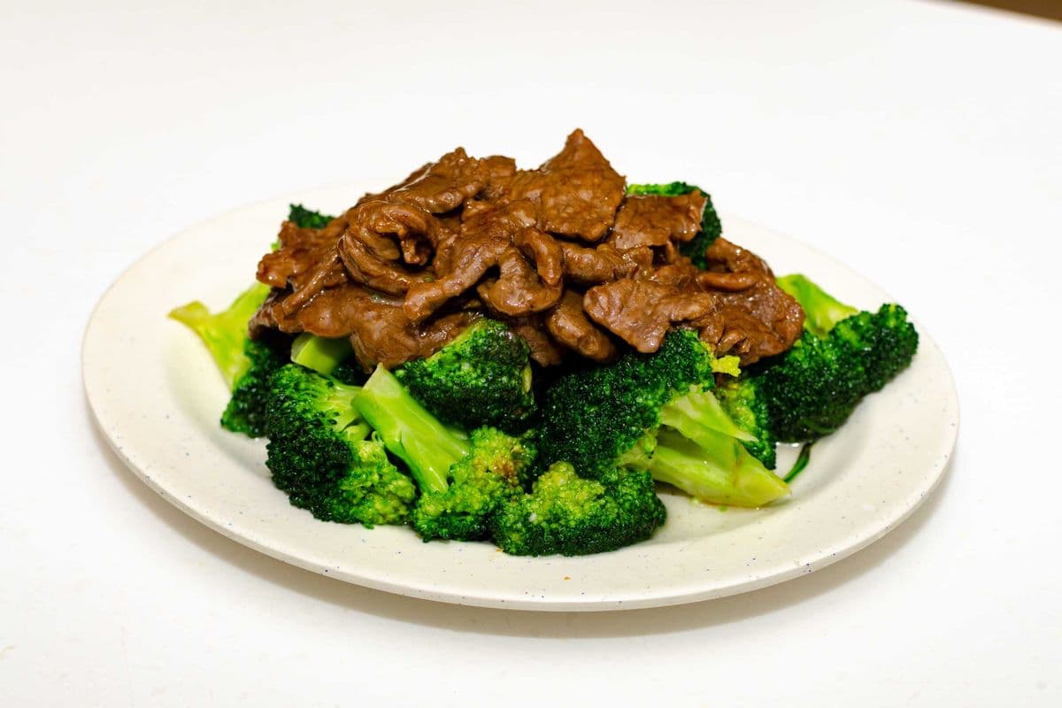 045 Sauteed Beef Slices with Broccoli Spears 西蘭花炒牛肉