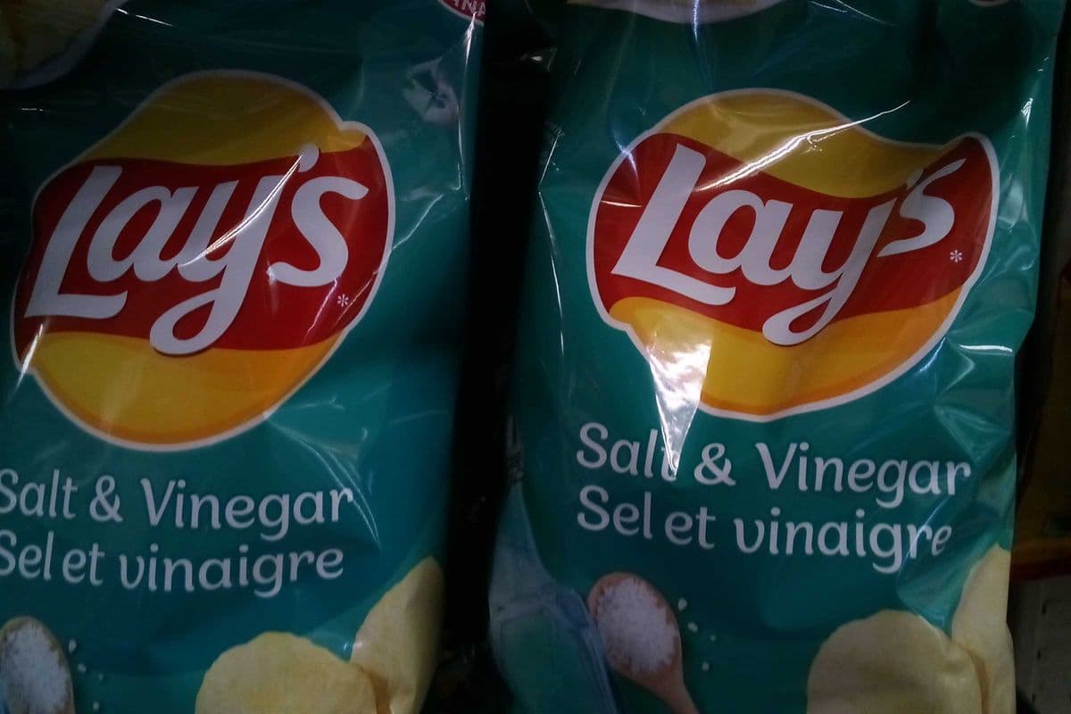 Lays- Salt and Vinegar (235 g)