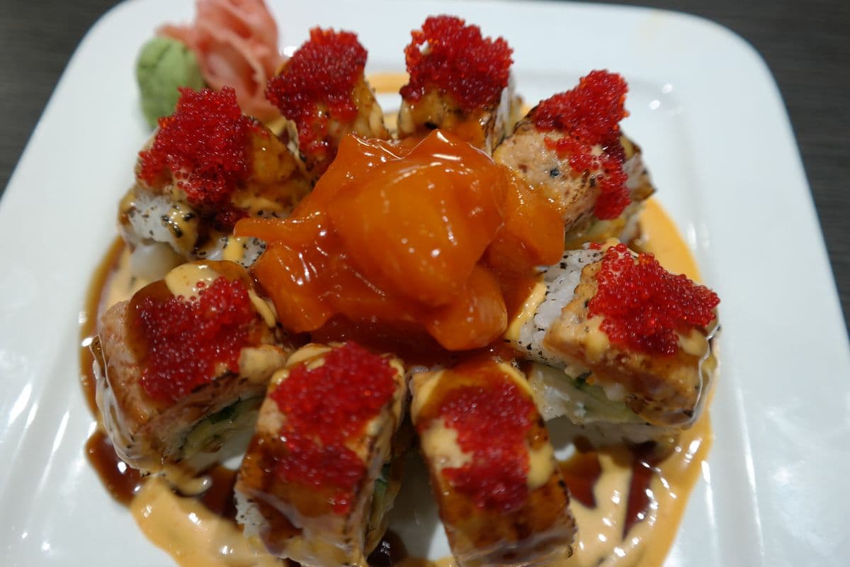 Volcano Roll (8 pcs)