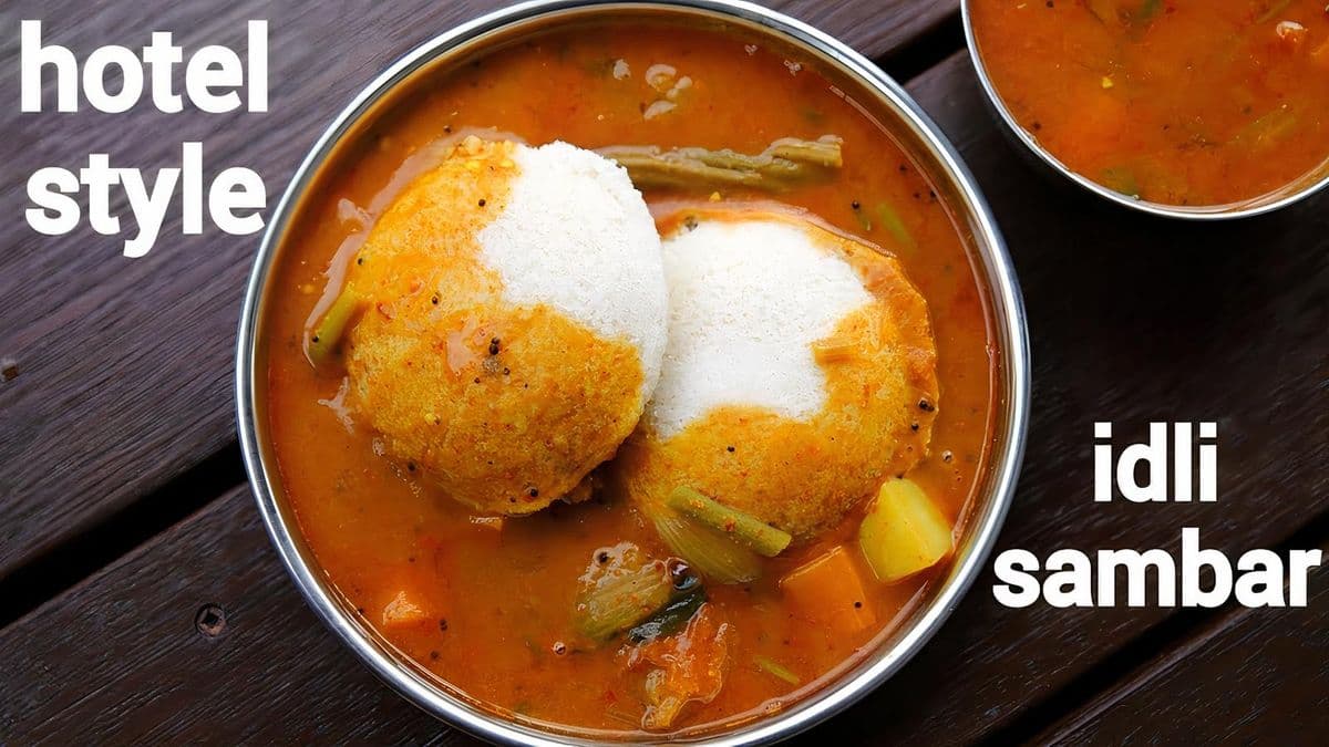 Sambar IDLI with Coconut Chutney (2pcs)