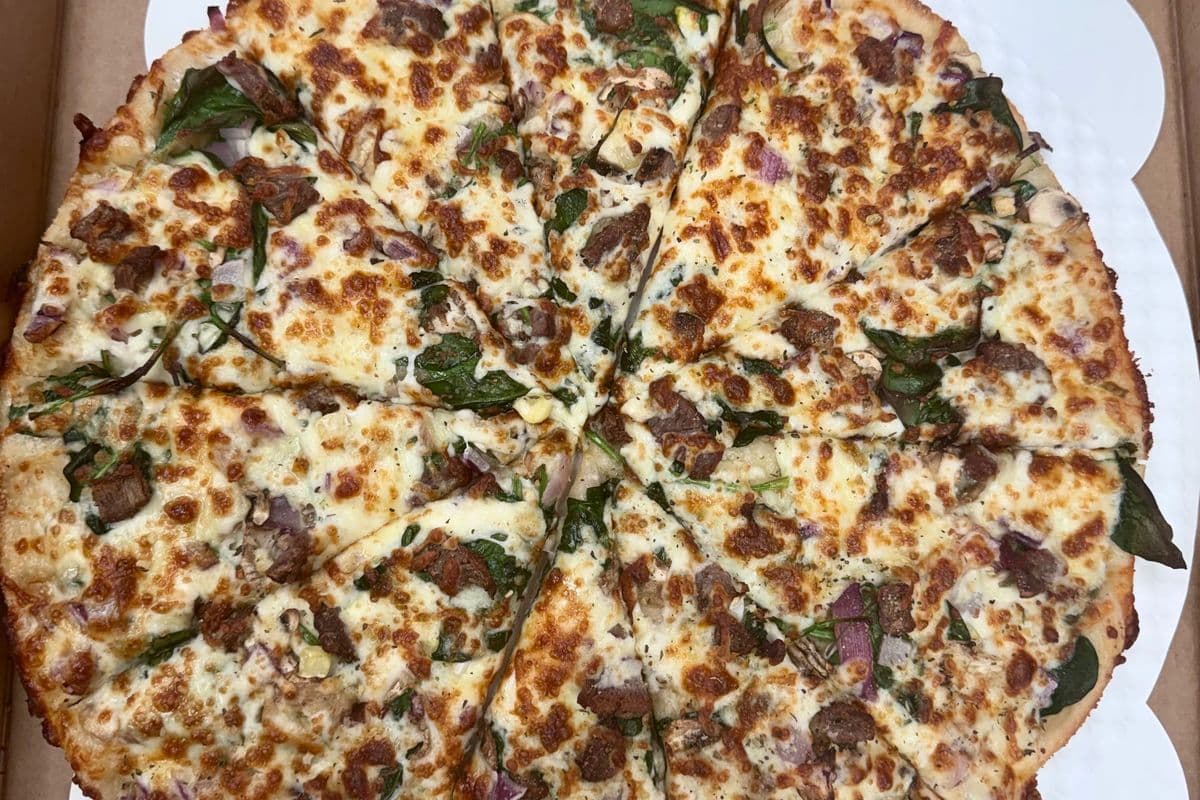 GARLIC STEAK PIZZA