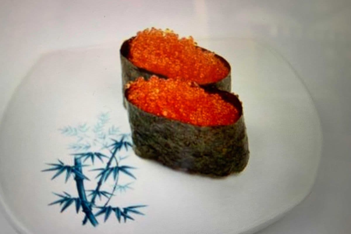 113. Tobiko (Caviar) sushi