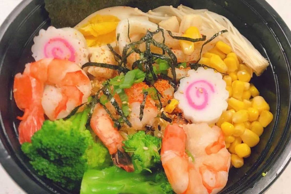 N07. Seafood Soup Udon/ Ramen