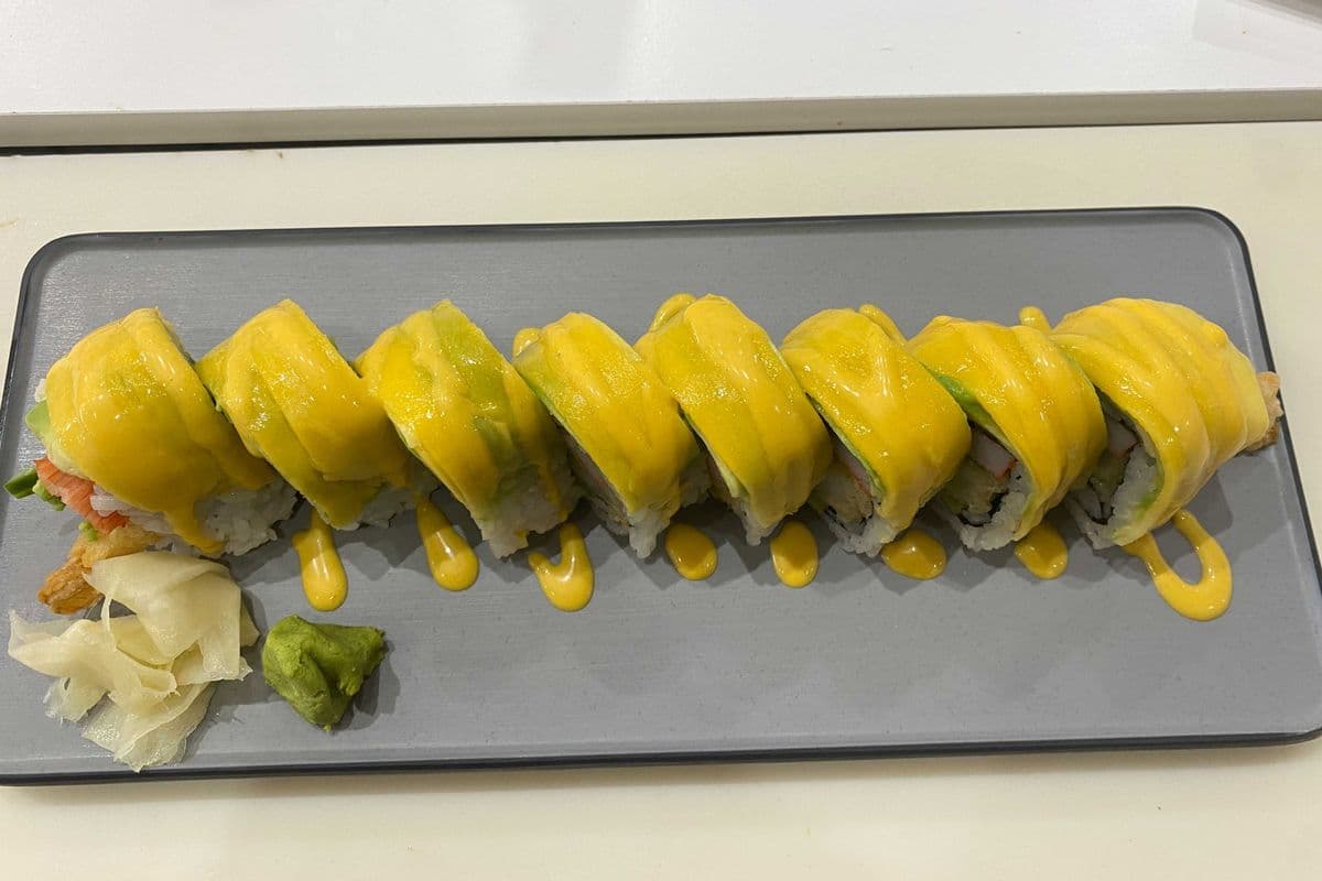 Mango Tango Roll (8 Pieces)