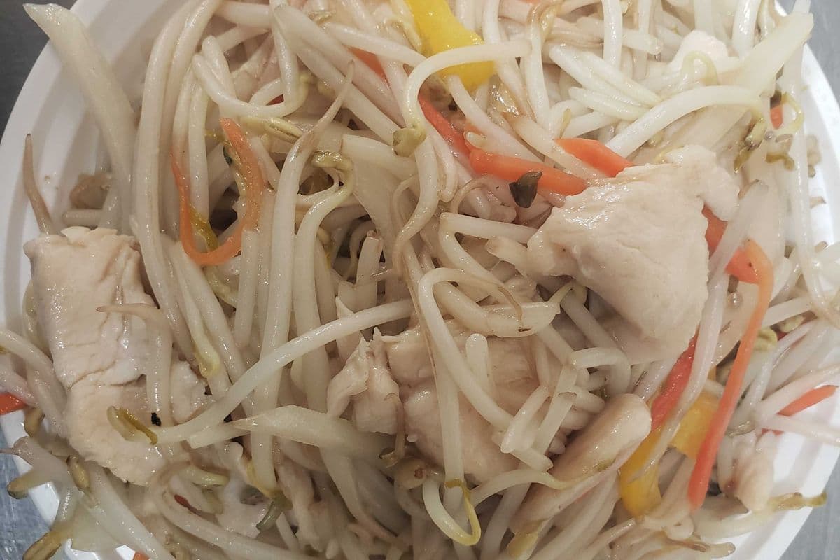 D11. Chicken with Bean Sprouts