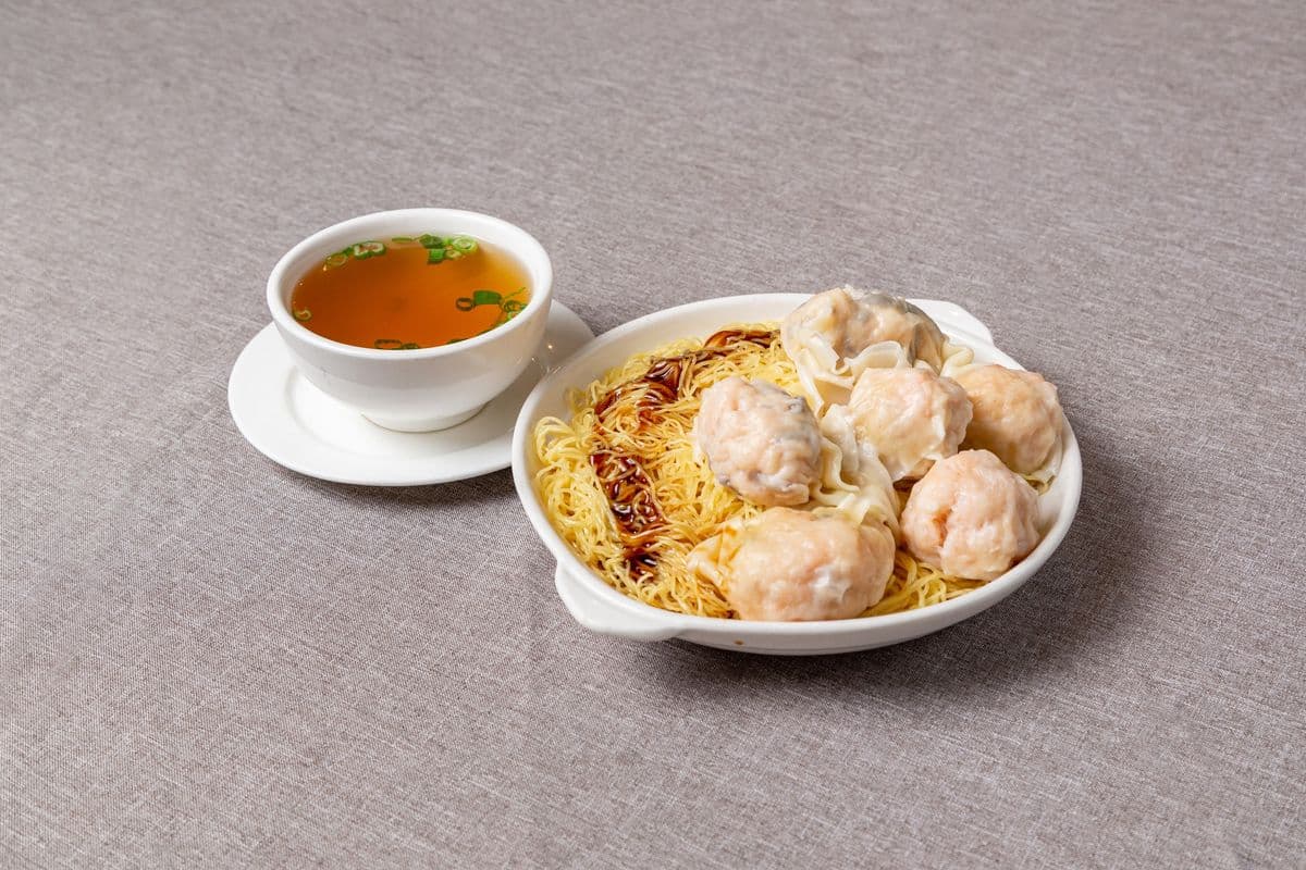 Stewed Noodle with Wonton and Shrimp Dumpling