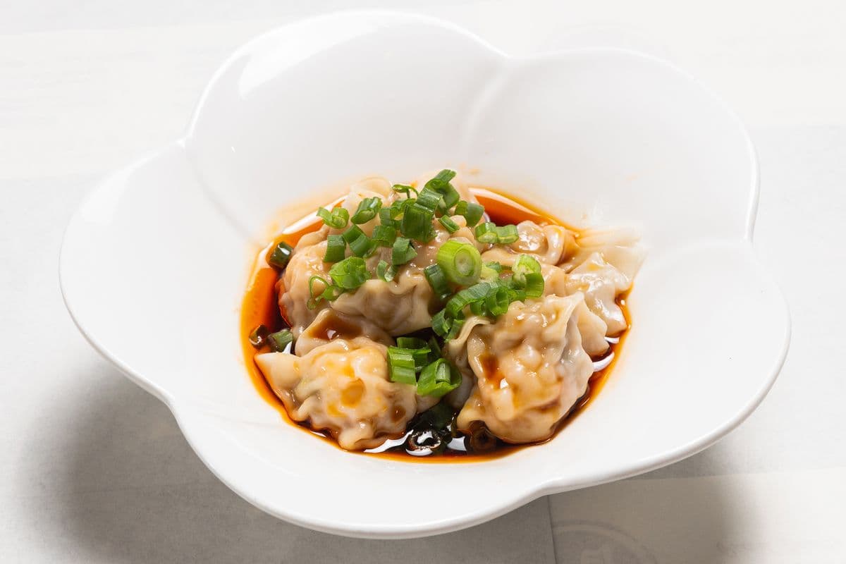 G7. Wonton (Pork and Shrimp) with Chili Sauce 紅油炒手