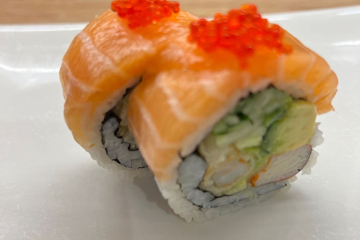 42. Golden Dragon Roll (10 Pcs)