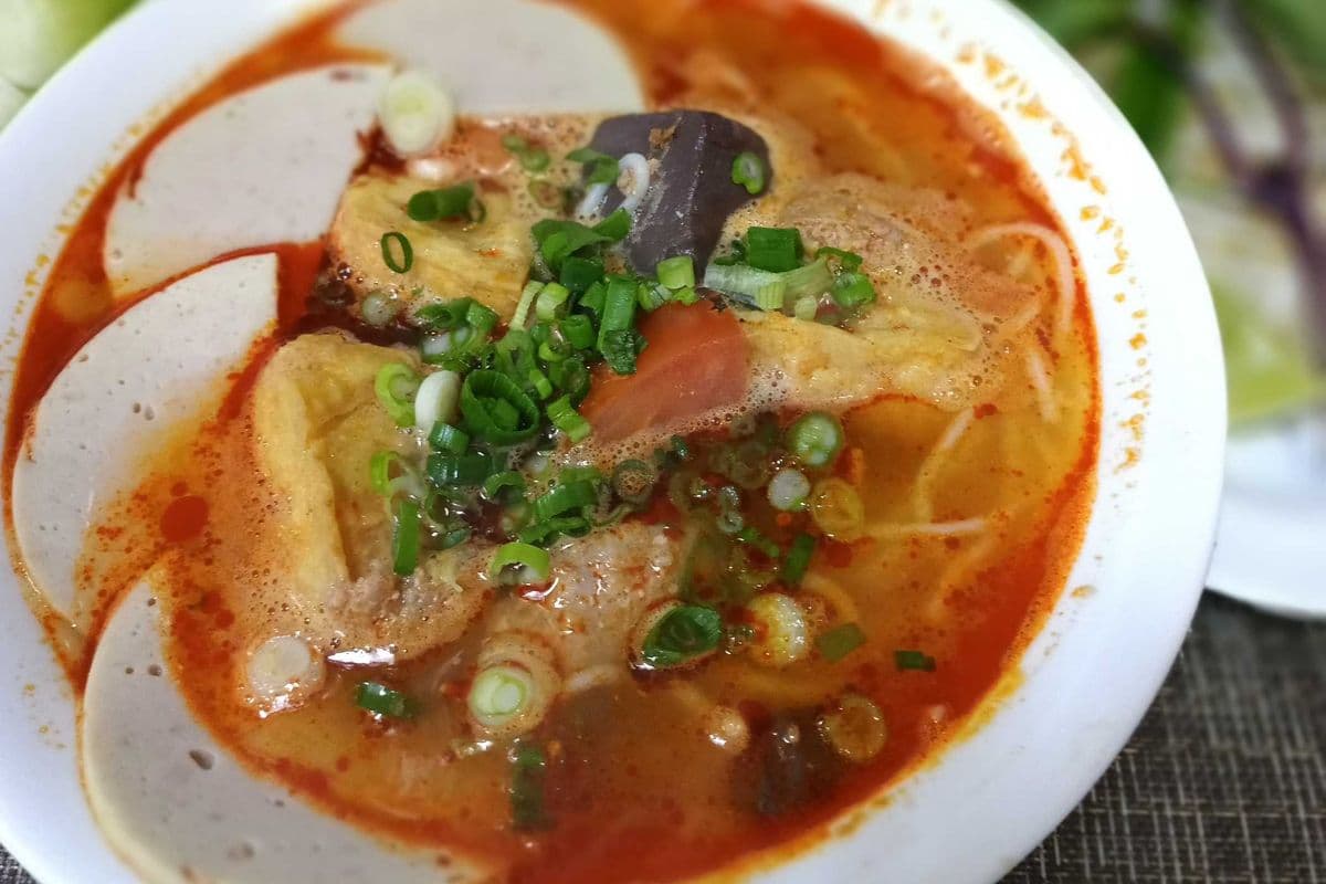216. Crab Paste, Tofu, and Pork Jelly with Vermicelli in Tomato Soup