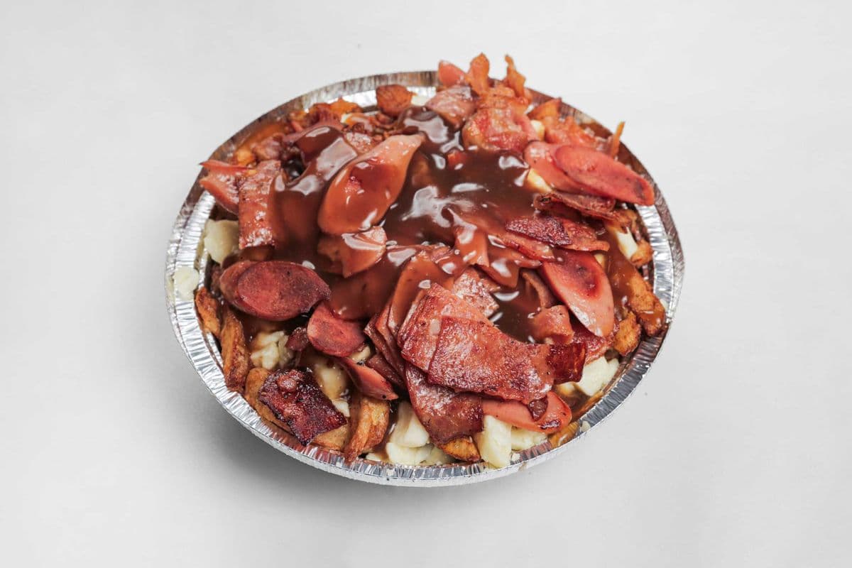 Poutine amateur de porc (médium) / Pork Lover Poutine (Medium)