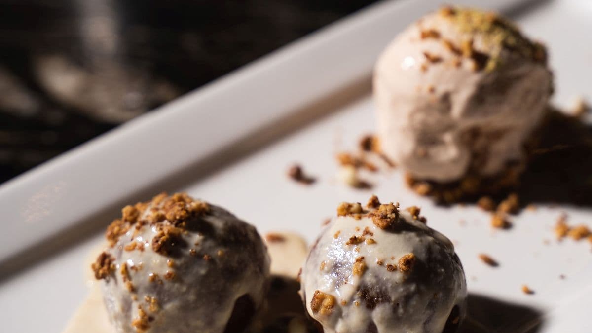 Gulabjamuns W/ kulfi ice cream