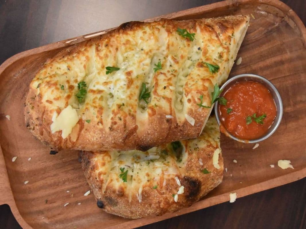 PAIN A L'AIL GRATINÉ
