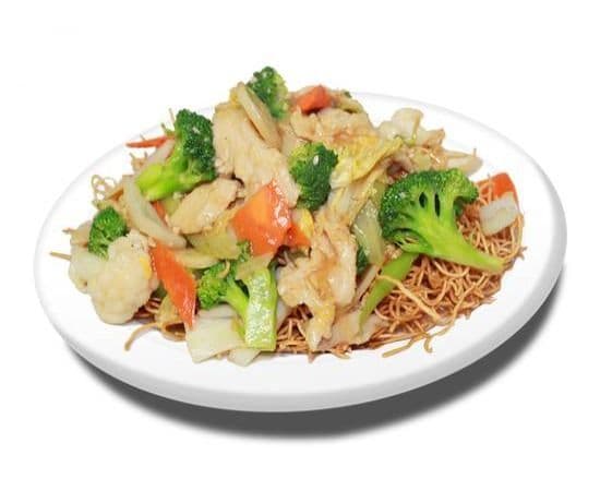 23a. Nouilles frites Chow-Mein cantonaise avec poulet / Fried Cantonese Chow Mein Noodles with Chicken/鸡面