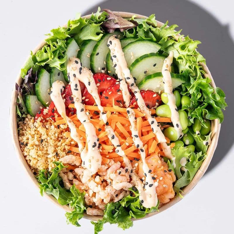 POKÉ SAUMON, CREVETTES ET FRAISES / SALMON, SHRIMP AND STRAWBERRIES POKE