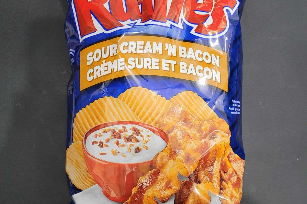 Nouveau! Ruffles crème sure et bacon / sour Cream 'N bacon 200g