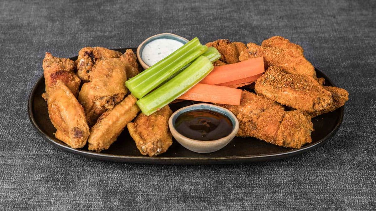 1lb Wings, Veggies, and Dip
