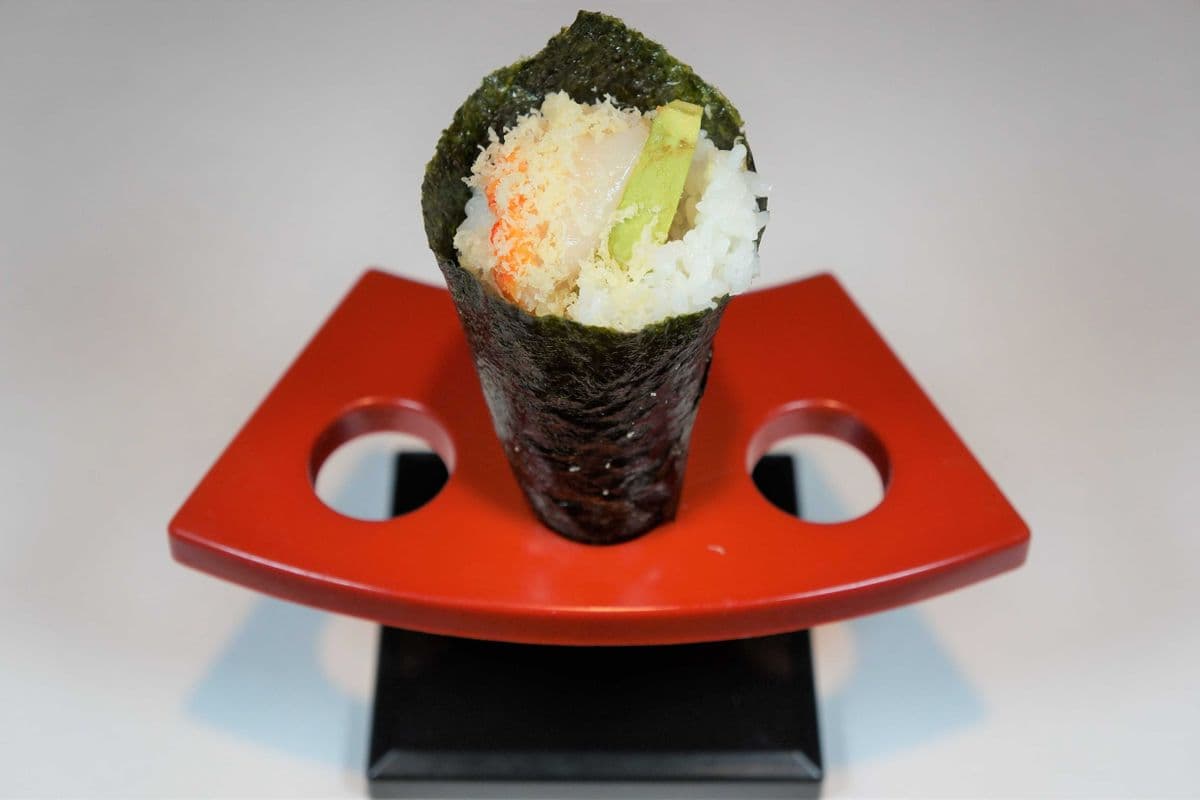 130. Spicy Scallop Hand Roll (1 pc)
