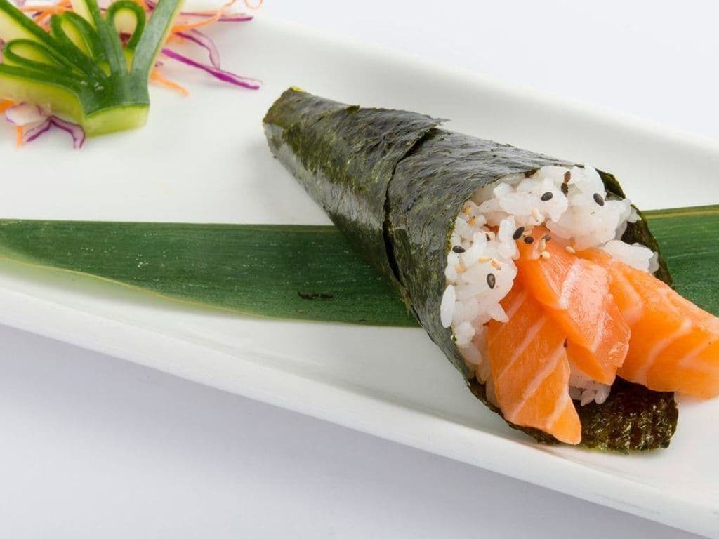 Salmon Hand Roll (1 Pc)