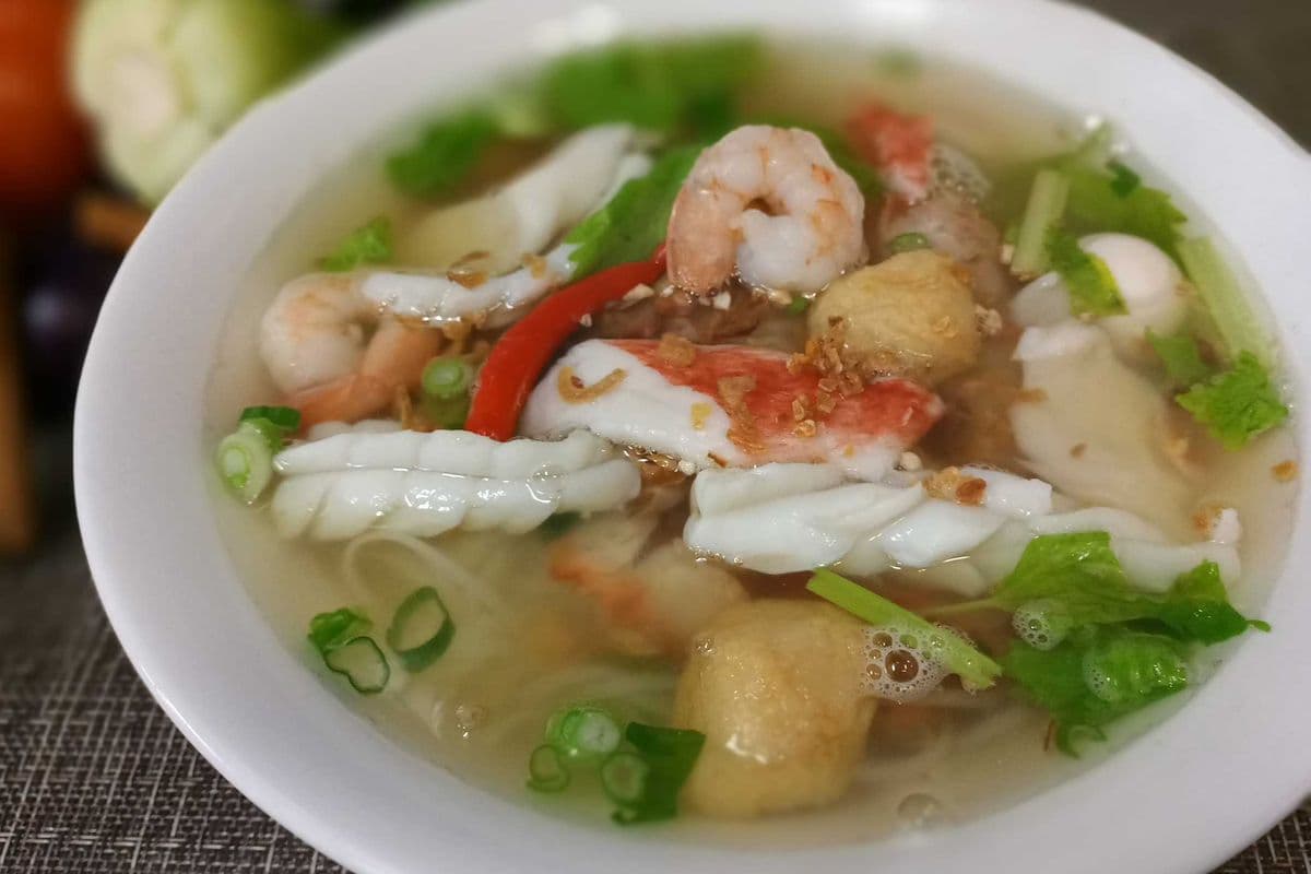 211. Mytho Style Seafood with Rice Noodle and BBQ Pork