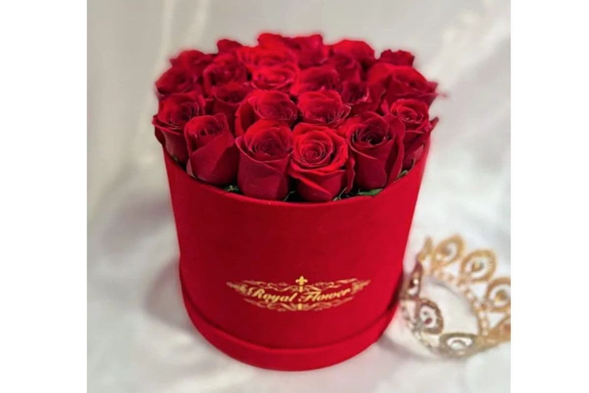 Fresh Cut Premium Roses J’adore Velour Collection – Roses last 10 days (8″ x 8″ inches. )