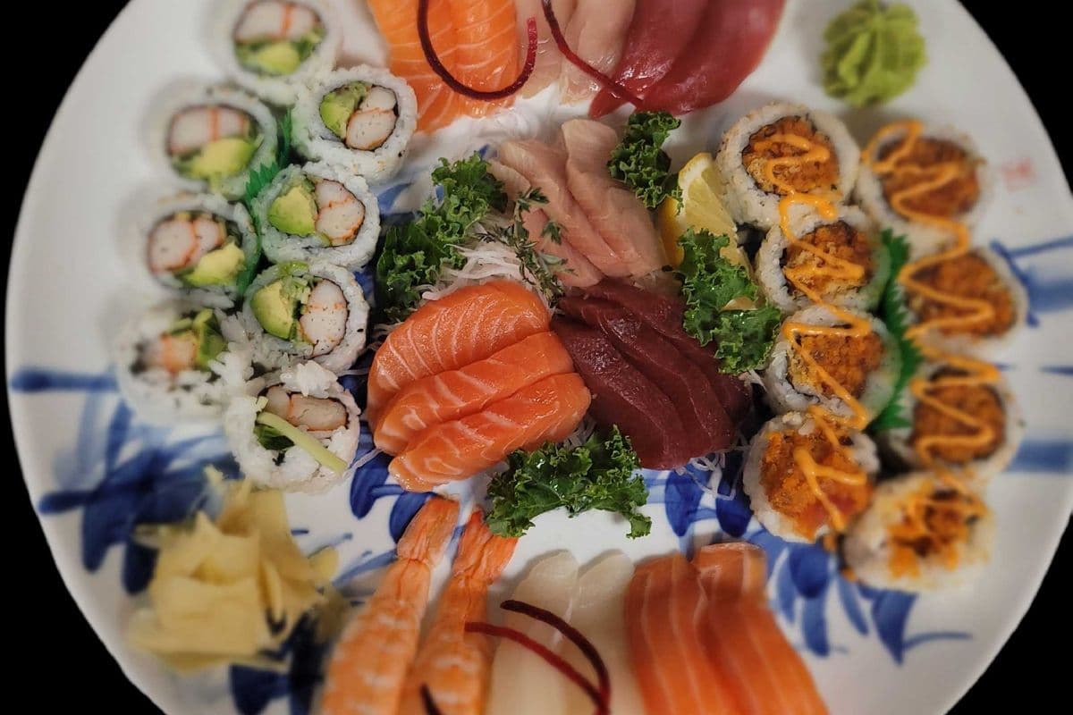 SP6 Party Tray Combo 2 (Sushi & Sashimi & Roll)