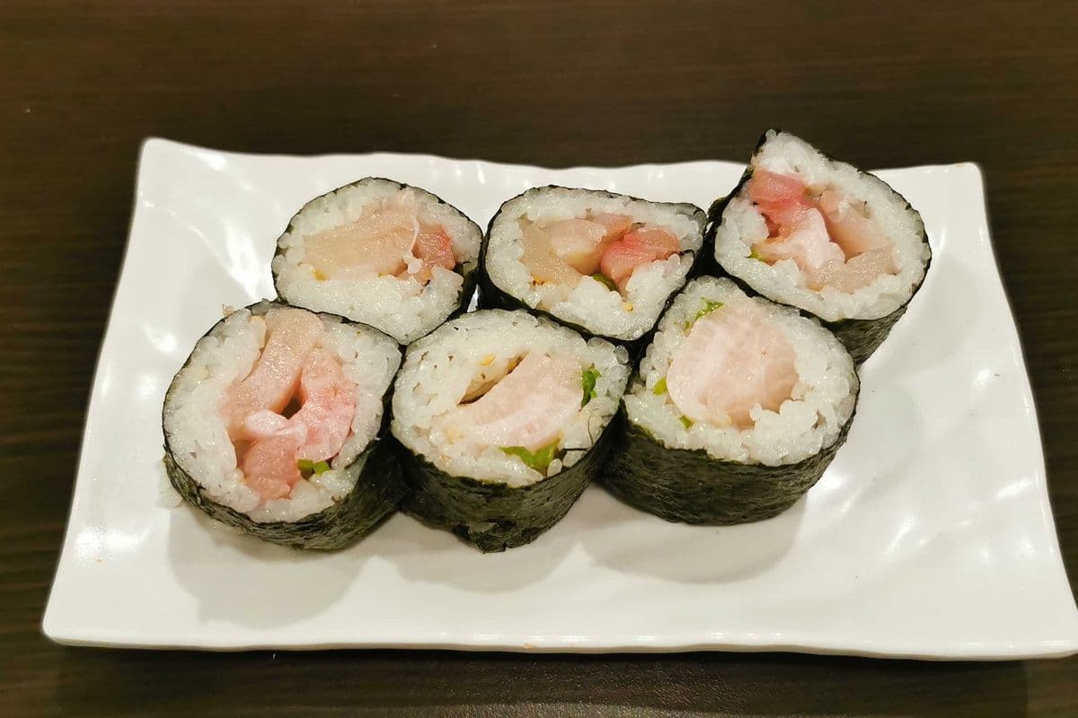 Hamachi Roll