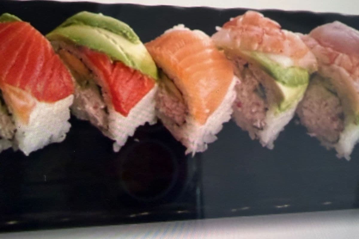 54. Rainbow Roll (8pcs)