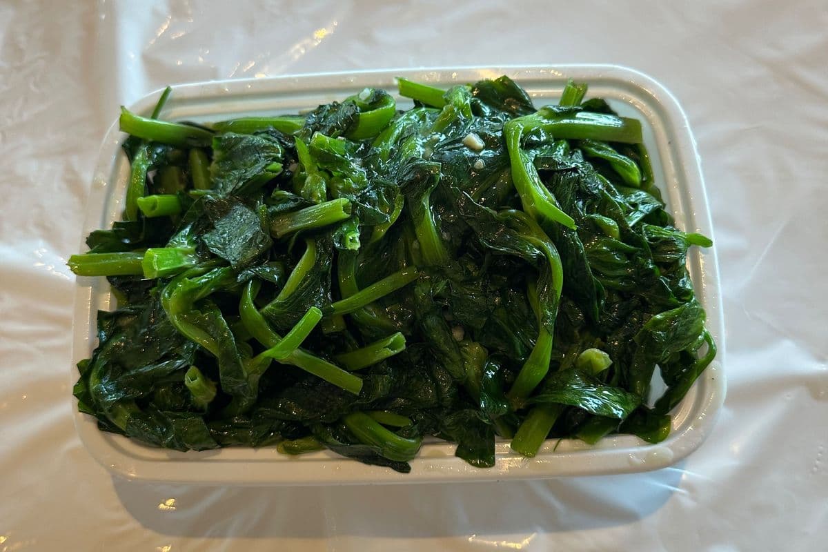 Pois mange-tout avec sauce à l'ail / Snow Pea Sprouts with Garlic Sauce