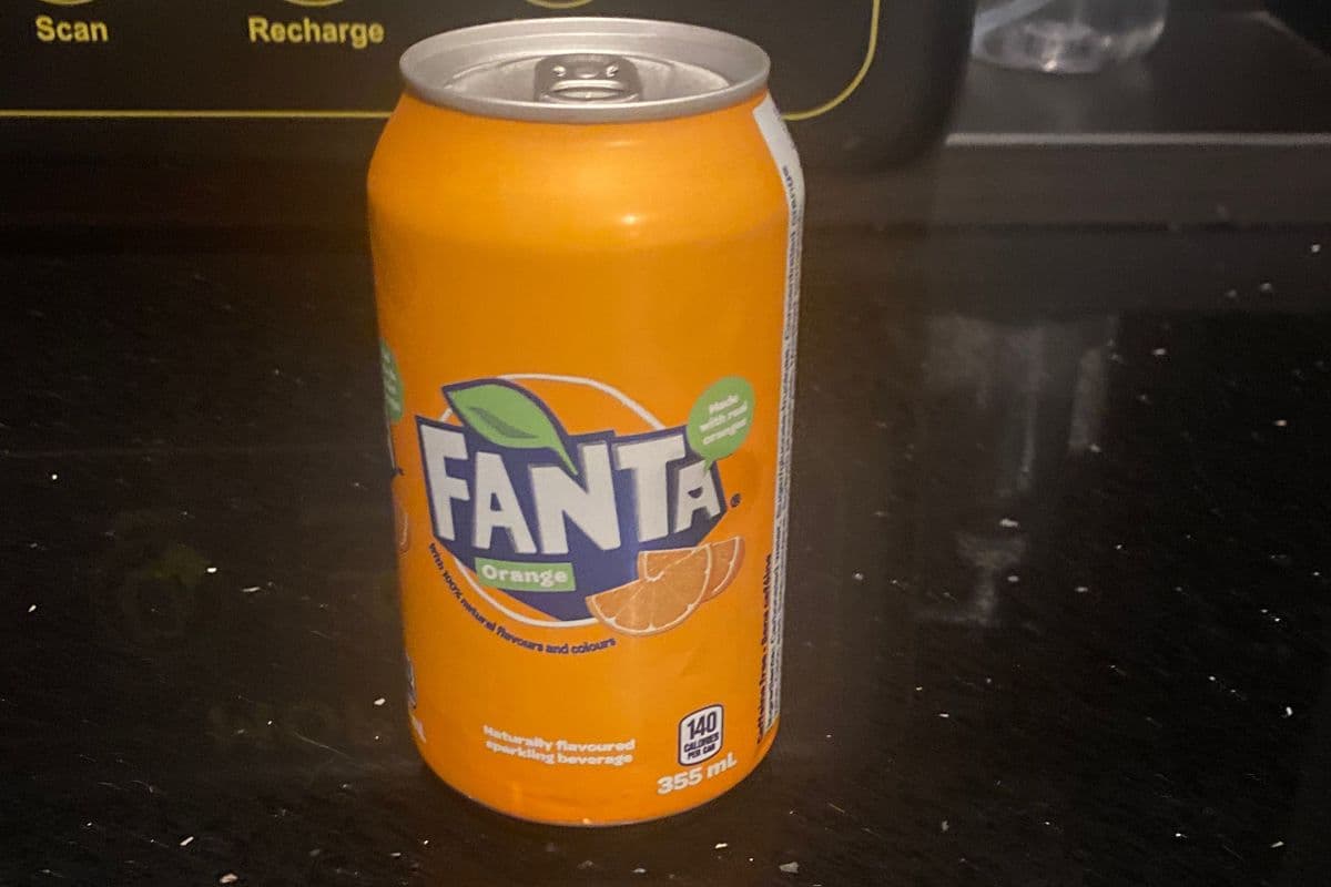 Fanta orange soda (355ml)