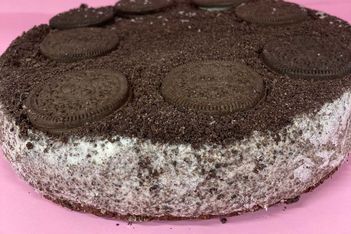 Oreo Ice Cream Cake: Slice