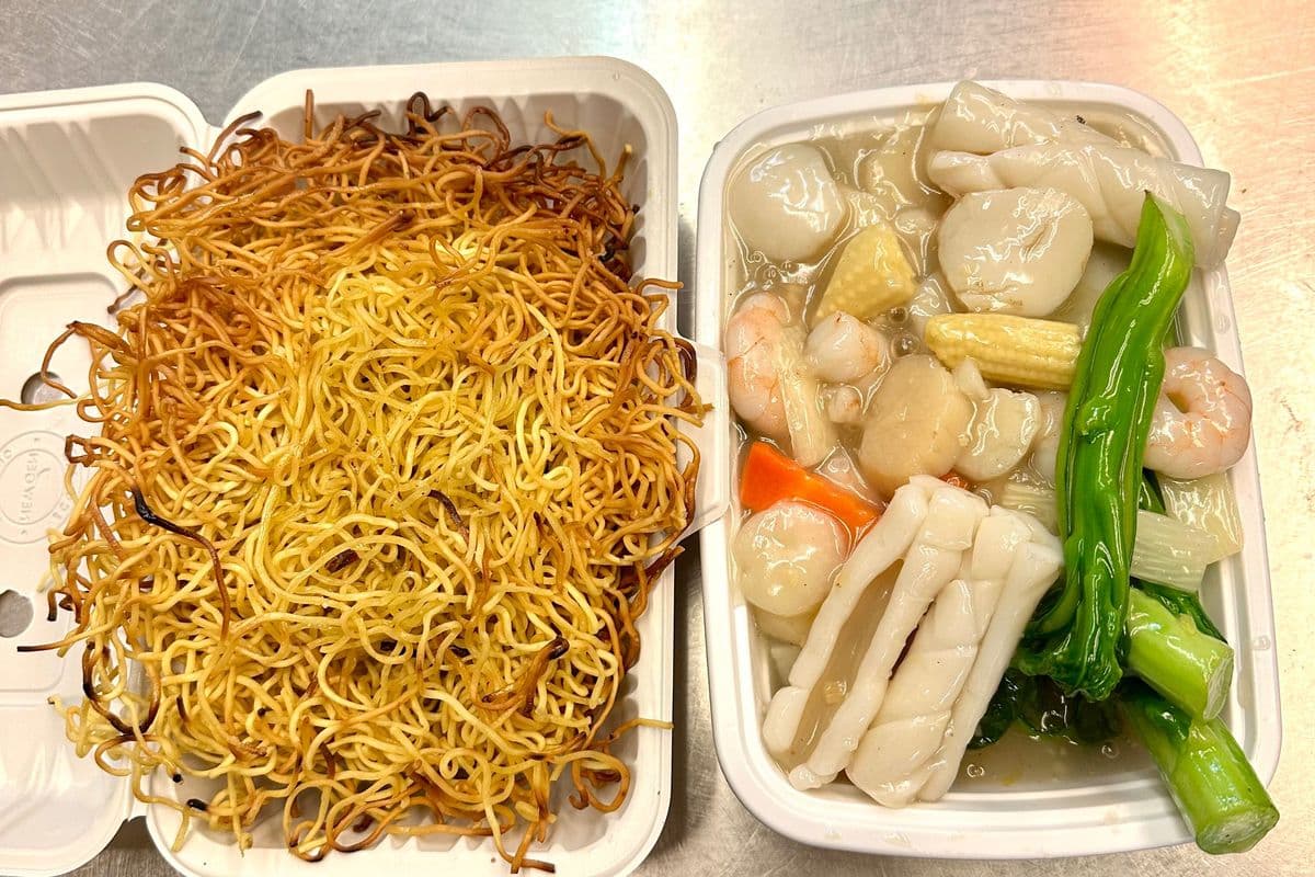 R9. Nouilles frites aux fruits de mer / Seafood Fried Noodles