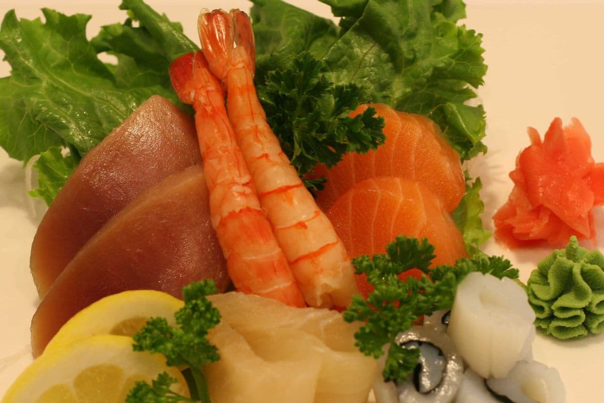 46. Assorted Sashimi (10 pcs)