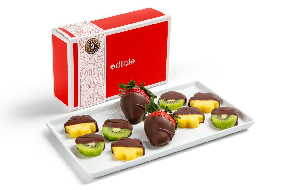 Trio de fruits d’été enrobés de chocolat / Chocolate Dipped Summer Fruit Trio