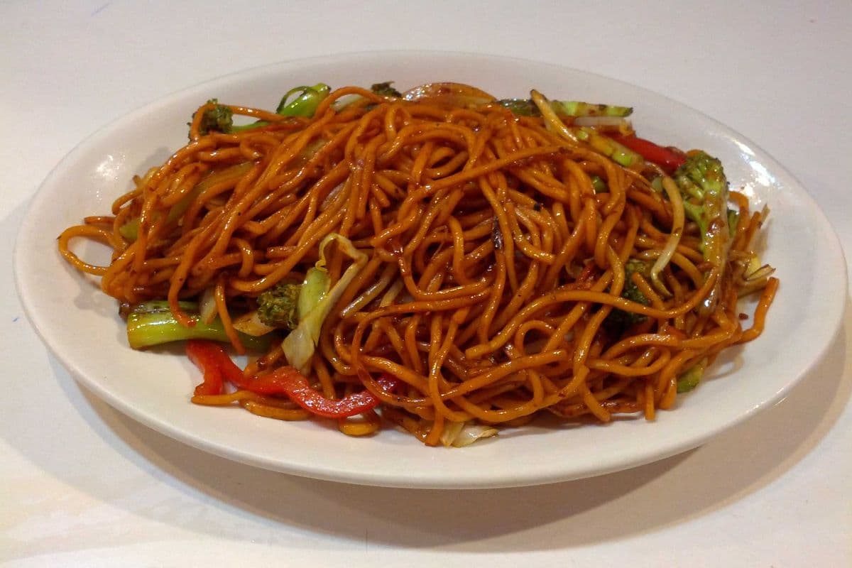 Manchurian Vegetable Chow Mein (Thick Noodles)