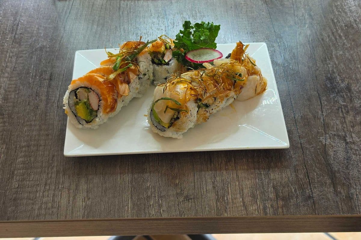 DS6. Aburi roll combo(aburi salmon drangon 5, snowy drangon 5)